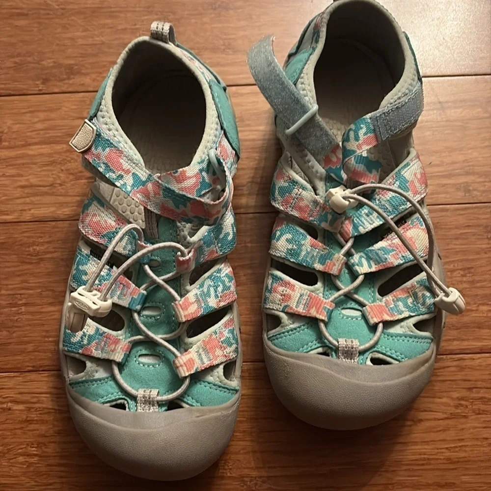 Keen Teal and Pink Sandals - women’s size 6 - outdoor - protected toe